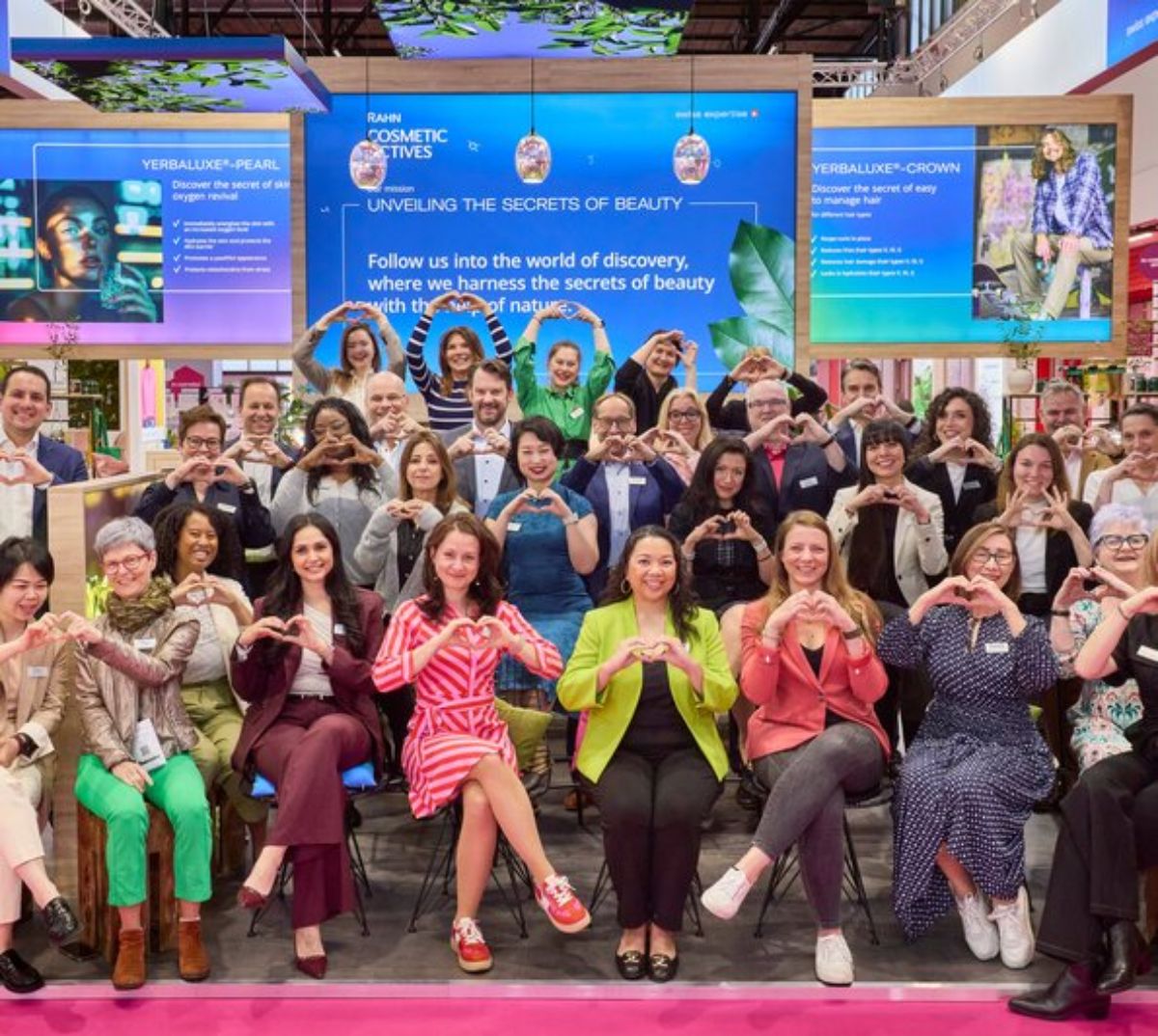 in-cos-2025-Group-picture-hearts---Header-ohne-blau--1-.jpg